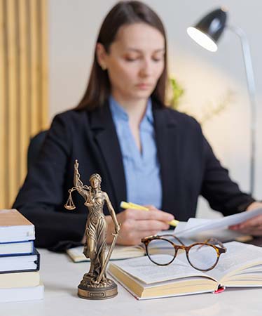 portrait-young-businesswoman-using-mobile-phone-table portrait-young-businesswoman-using-mobile-phone-table